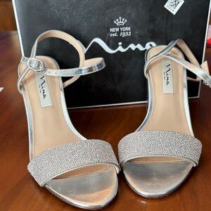 Nina Sparkling Silver Heels Size 8.5